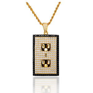 Ciondolo a Forma di Carte da Poker Re del Poker Placcato in Oro 24k con Diamanti Incastonati - Product Image 4