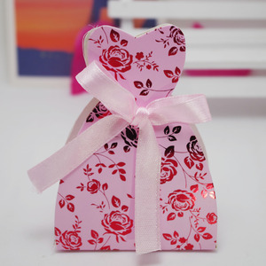 Venta al por mayor Hot Stamp novia y novio boda Favor caja de papel con cinta de seda - Product Image 1