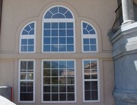 Ventana Francesa de Estilo Europeo con Marco de Aleación de Aluminio, Diseño Arqueado, Biombo Plegable y Cortina Colgante para Uso en Hoteles