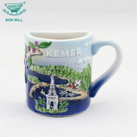 Tasse à café souvenir en céramique de différentes formes rondes peinte à la main multicolore