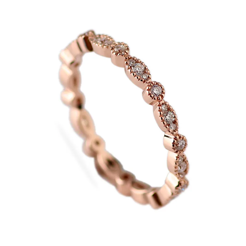 Custom Milgrain kleine melee moissanite diamond 14k rose gold band ring van Provence Sieraden