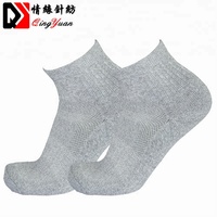 Logo personnalisé Chaussettes de cheville en polyester Chaussettes de sport fines et bon marché pour hommes