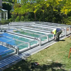 Capa retrátil de piscina com painel de policarbonato e quadro de alumínio