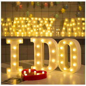 إضاءة LED لغرفة النوم مع حروف كبيرة ديكور حفلات زفاف أبيض دافئ حروف مضيئة LED للإضاءة للعطلات