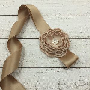 Banda larga Flor <span class=keywords><strong>de</strong></span> satén a <span class=keywords><strong>juego</strong></span> perla en <span class=keywords><strong>el</strong></span> centro varios colores en capas flor tocado - Product Image 5