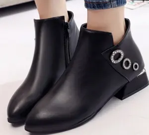 Musim dingin terbaru desain mode populer titik puncak kristal wanita ankle boot