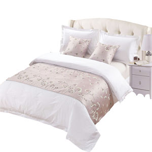 Corredor cama de hotel capa de almofada moderno feito sob encomenda - Product Image 1