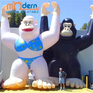 巨型充气大猩猩穿商业广告胸罩