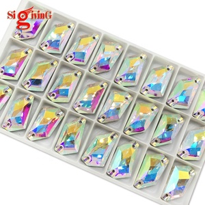 Diamantes de imitación de cristal ostentosos Flatback Crystal K9 De-art Shape Rhinestone Coser en piedra con 2 agujeros Piedras traseras planas para bolsas de ropa de baile - Product Image 3