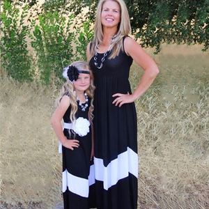 2018 nuevo estilo de la madre y la hija negro y falda azul familia matching outfits verano playa - Product Image 1