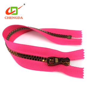 2024 CHENGDA <span class=keywords><strong>prix</strong></span> de gros <span class=keywords><strong>fermeture</strong></span> à glissière en plastique à extrémité ouverte à verrouillage automatique pour sacs vêtements - Product Image 2