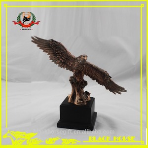 Statua <span class=keywords><strong>Aquila</strong></span> Antica in Rame, Trofeo in Resina e Legno, Scultura 3D Fatta a Mano, Durevole, 30x12x30cm, Colore e Logo Personalizzabili, <span class=keywords><strong>Animale</strong></span> - Product Image 3