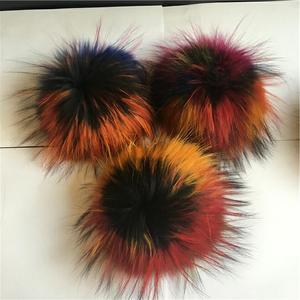 ขายส่ง Faux ขนาดใหญ่ที่มีสีสันแรคคูนขน Pom