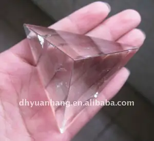 Natural claro cristal de quartzo pyramid, base do triângulo pirâmide de cristal