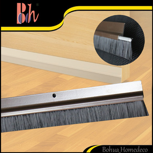 Bandes d'étanchéité pour <span class=keywords><strong>bas</strong></span> <span class=keywords><strong>de</strong></span> <span class=keywords><strong>porte</strong></span>, <span class=keywords><strong>profil</strong></span>és en alliage d'aluminium brun et bandes <span class=keywords><strong>de</strong></span> <span class=keywords><strong>brosse</strong></span> en PP noir, coupe-froid - Product Image 3