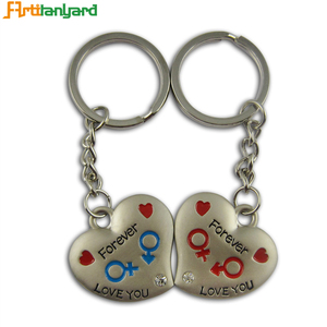 Bán buôn biểu tượng tùy chỉnh hình trái tim hôn vài kim loại Keychain nhỏ PVC Keychain với vật liệu hợp kim - Product Image 4