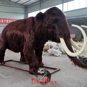 冰河时代模拟真人大小的动物猛犸象与长象牙制造