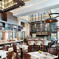 Ensembles de restaurant moderne en gros table à manger carrée avec un design chinois en bois massif placage mince de 0.6mm