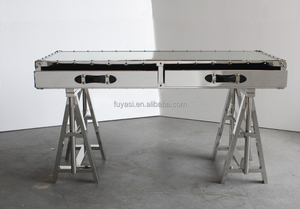 <span class=keywords><strong>Bureau</strong></span> de direction <span class=keywords><strong>en</strong></span> métal au <span class=keywords><strong>design</strong></span> antique du milieu du siècle, avec plateau <span class=keywords><strong>en</strong></span> <span class=keywords><strong>verre</strong></span> réglable <span class=keywords><strong>en</strong></span> hauteur, <span class=keywords><strong>en</strong></span> acier inoxydable brillant - Product Image 4