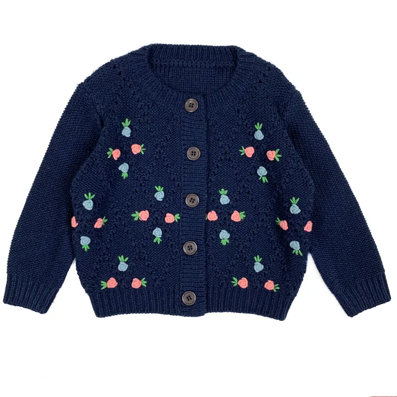 OEM a granel de Niños de moda abrigo de diseño hecho a mano flor patrón de manga larga de punto de los niños suéter cardigan