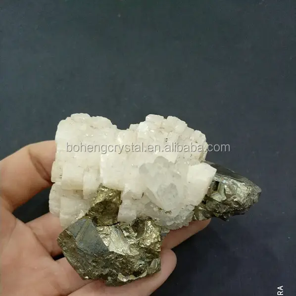 Groothandel Unieke Monsters Natuurlijke Witte Calciet Rock Stone Crystal Cluster Met Pyriet Unieke Cluster Voor Home Decoratie