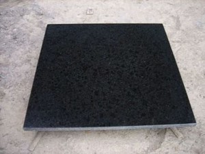 <span class=keywords><strong>Prix</strong></span> au mètre carré des dalles de granit noir de qualité supérieure G684 chinois de 15 mm à 20 mm d'épaisseur - Product Image 2
