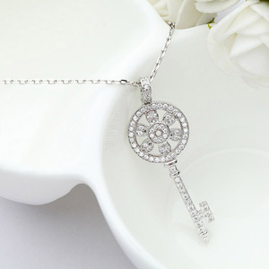 LUOTEEMI nueva venta al por mayor de moda de alta calidad encanto mujeres rodio blanco Zirconia cúbica de oro Vintage llave collar - Product Image 5