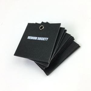 Tùy Chỉnh Thẻ Đen Cổ Phiếu Quần Áo Giấy Treo Tag Với UV <span class=keywords><strong>Glossy</strong></span> Swing Tag - Product Image 5