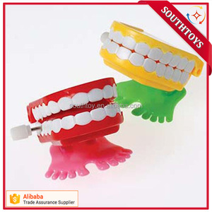 Giocattolo con denti finti che si muovono a manovella - Product Image 3