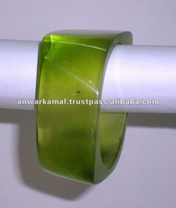 Bracelet en résine de couleur verte pour filles - Product Image 1