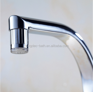 Vòi rửa chén nhà bếp hiện đại tích hợp đèn LED, cảm biến nhiệt độ, vòi trộn nước, tay cầm đơn, vòi xoay 360 độ, chất liệu đồng thau, lắp đặt trên mặt bàn - Product Image 5