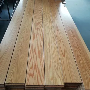 UV漆中的AB级自然色高光美国红橡木镶木地板