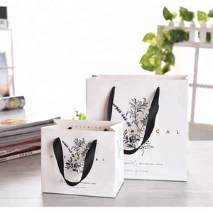 WZD1-1 taille Moyenne <span class=keywords><strong>noir</strong></span> impression feuille d'or estampage logo d'entreprise personnalisé cadeau <span class=keywords><strong>sac</strong></span> en papier - Product Image 3