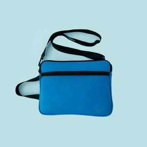 Неопреновый женский чехол с ручкой для ноутбука - Product Image 1