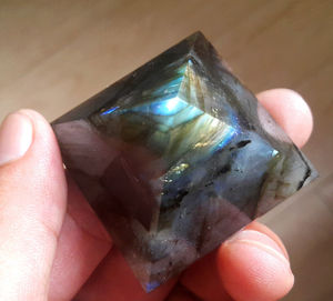 Đá tự nhiên Labradorite Đá thạch anh Ai Cập Tinh thể Kim tự tháp phát sáng - Product Image 4