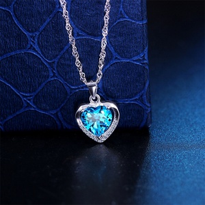Collana con Ciondolo Personalizzabile in Argento 925 a Forma di Cuore Blu e Rosa con Zircone per Fidanzamento, Matrimonio o Festa da Donna - Product Image 4