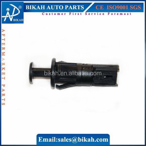 Interruptor de Luz de Freno de Maletero Trasero para RENAULT CLIO MEGANE SAFRANE SCENIC I 7700429418 7700 429 <span class=keywords><strong>418</strong></span> 77 <span class=keywords><strong>00</strong></span> 429 <span class=keywords><strong>418</strong></span> - Product Image 1