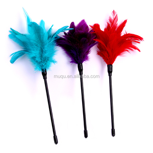 Gioco per Coppie Adulte con Piuma Stimolante, Bacchetta per Solleticare, Frusta Morbida per Flirtare e Sculacciare - Product Image 1