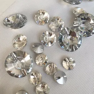 用于制作婚纱配件的圆形水晶珠，缝在水晶珠上