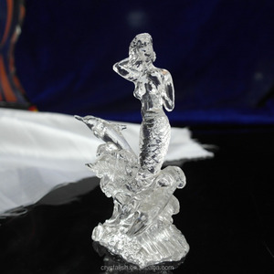 Los productos más nuevos de Kinsam, estatuilla de sirena de cristal transparente con soporte de delfines para decoración del hogar - Product Image 3