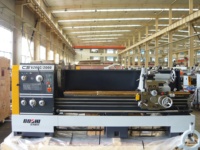 Tour à métaux horizontal Bochi CS6266C/2000 à vendre