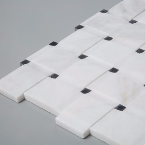 Mosaico de Mármol Blanco Carrara 3D con Diseño de Cesta y Puntos Negros de Nero Marquina - Product Image 4