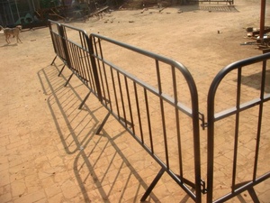 Kim loại cầm tay kiểm soát đám đông rào cản bảo vệ đường sắt với bánh xe-Đen nhôm Mojo rào cản - Product Image 2