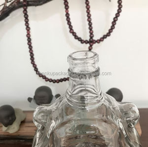 Botella de Vidrio Personalizada con Forma de León, Muy Elegante para Licor o Vodka - Product Image 4