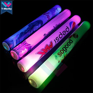 T-Worthy Bastoncini Luminosi in Schiuma LED RGB Ecologici di Alta Qualità, Lampeggianti al Buio per Concerti, Rave, Matrimoni e Feste - Product Image 2