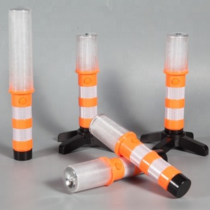 Tragbare Verkehrs signal Zauberstab Licht Baton Red LED Verkehrs sicherheits fackel mit Magnet fuß - Product Image 1