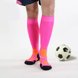 Al por mayor personalizado madura de alta calidad rodilla alta anti-slip profesional fútbol Calcetines