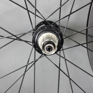 Juego de <span class=keywords><strong>ruedas</strong></span> de bicicleta tubulares superligeras baratas de 88mm 700c 20/24h <span class=keywords><strong>ruedas</strong></span> de carreras de fibra de carbono - Product Image 4