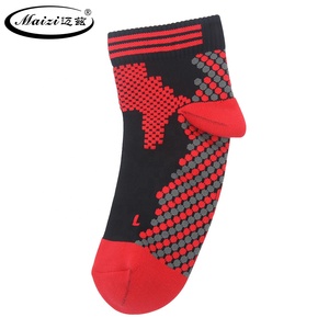 Chaussettes de compression personnalisées pour la randonnée athlétique et sportive Hommes Femmes OEM Basketball China Factory Coolmax Stretchable - Product Image 4