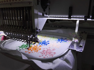 Totalmente Automático 2 Jefes de Equipo Bordado a Máquina Precio Para <span class=keywords><strong>La</strong></span> Ropa/Tapas/Apartamento - Product Image 5